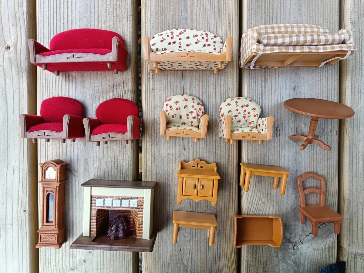 Syvanian families furniture and accessories - Image 1