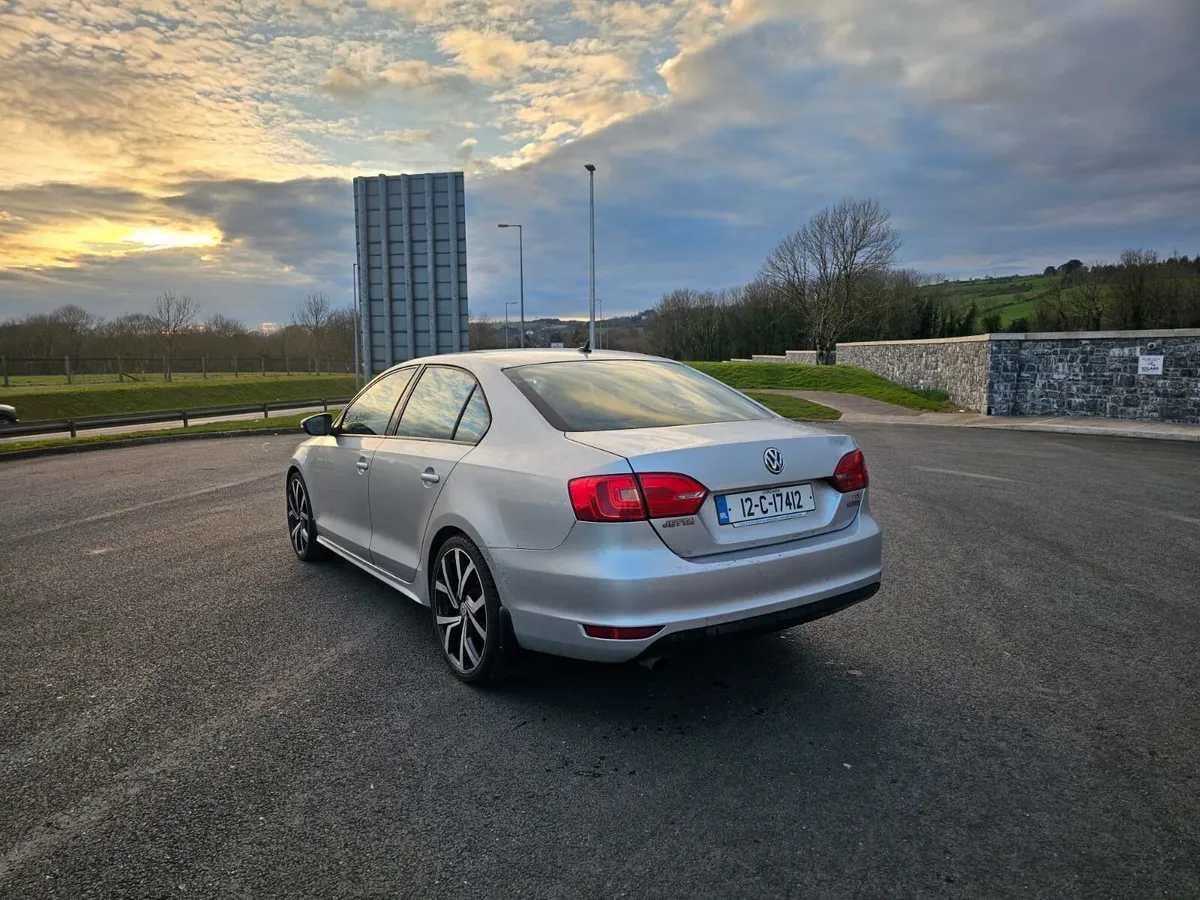Volkswagen Jetta 2012 - Image 3