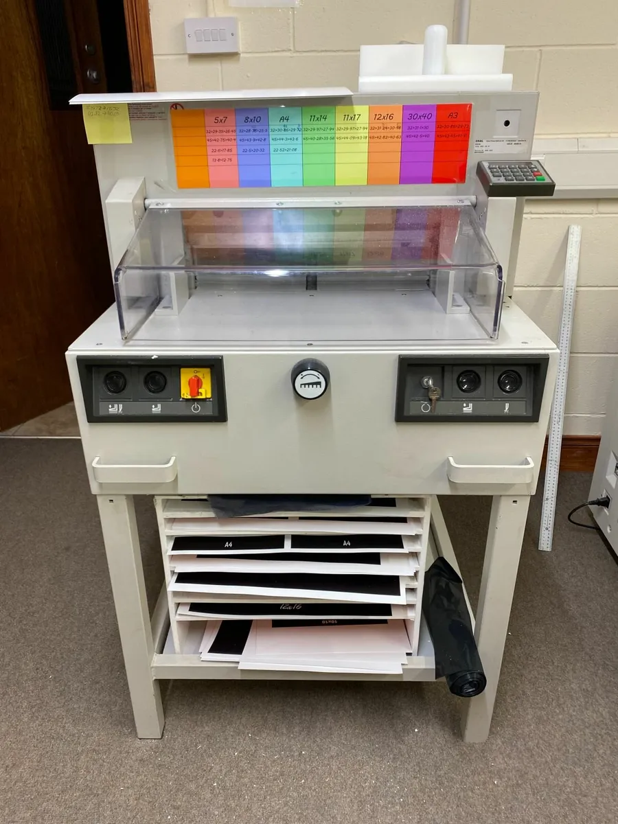 Ideal 4850 Guillotine – Light Use – Bargain €1,500