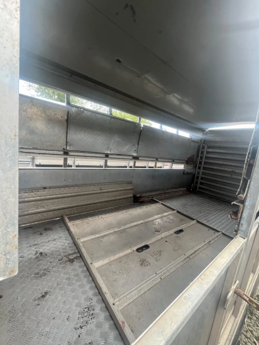 Ifor Williams 14ft demotable cattle trailer - Image 2