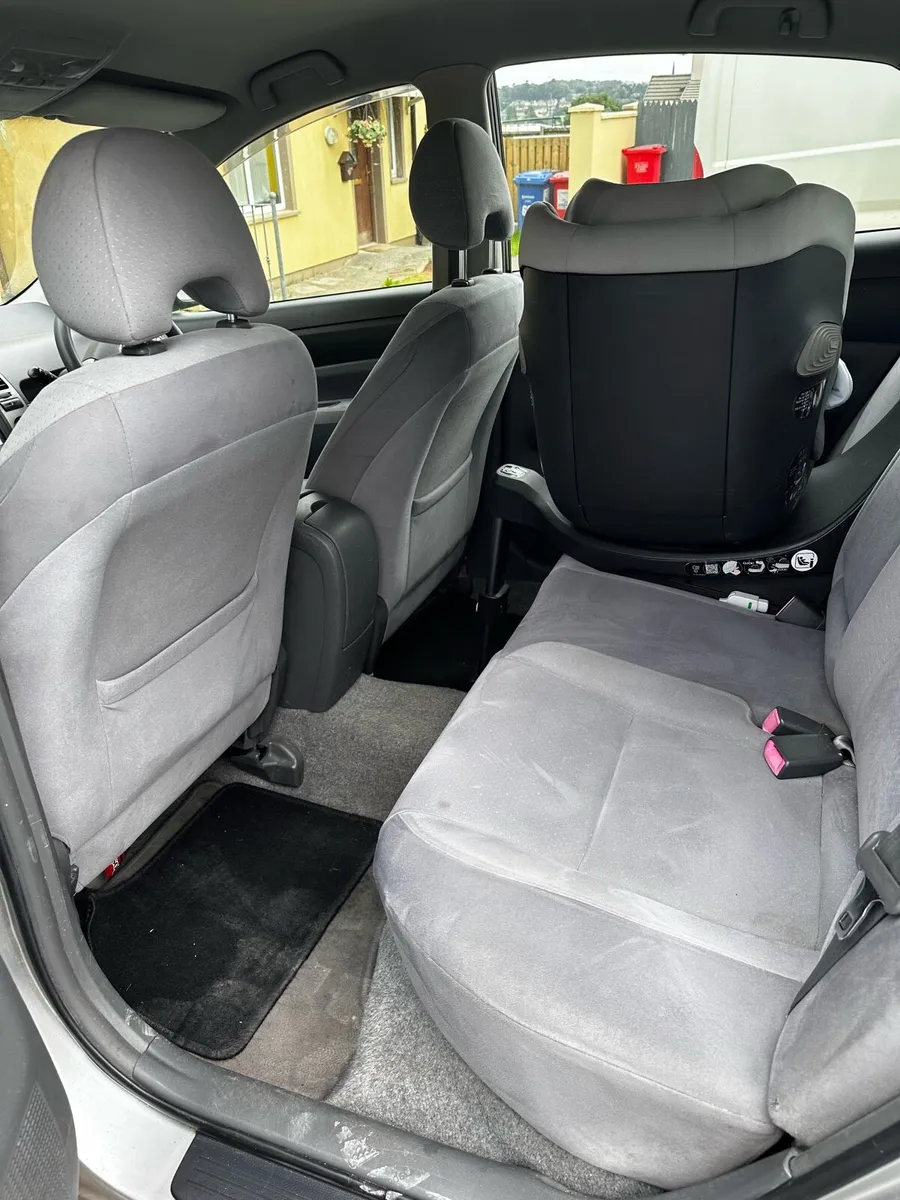 Toyota prius - Image 4