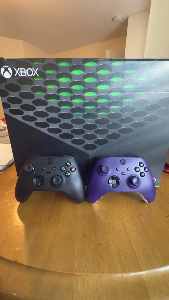 Xbox Series X + 2 controllers - Image 4