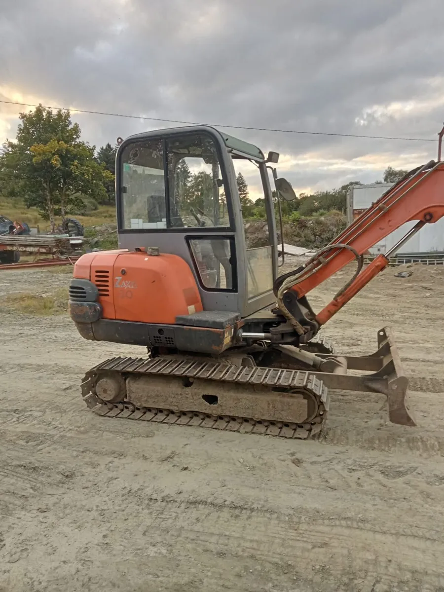 Hitachi 3 ton digger - Image 1