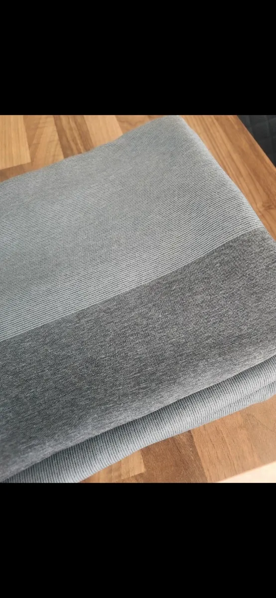 Curtains - Image 2