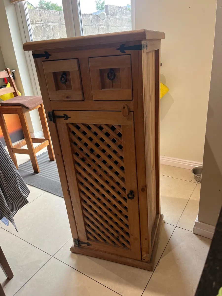 Chest of Drawers and set of high chairs - Image 1