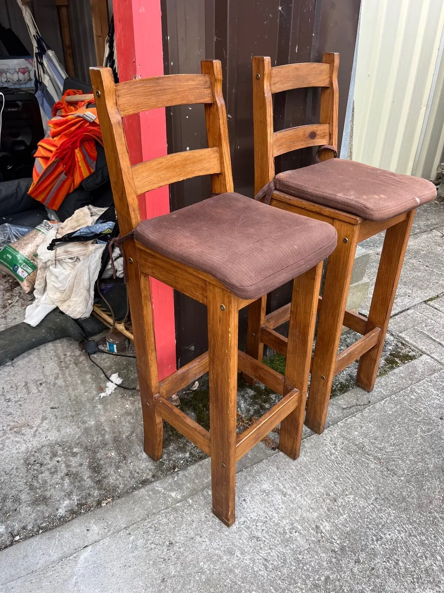 Chest of Drawers and set of high chairs - Image 2