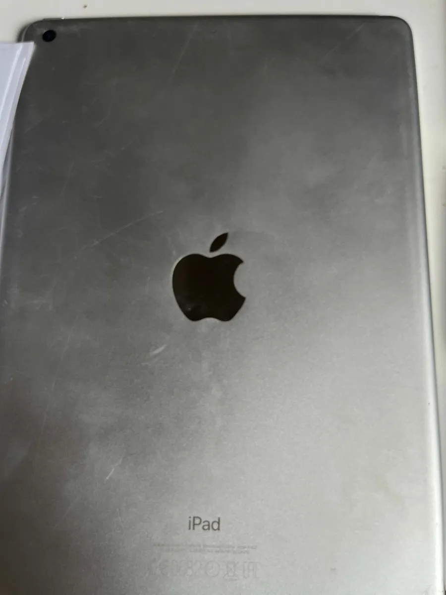 White iPad - 5th Generation - 32GB - Image 2