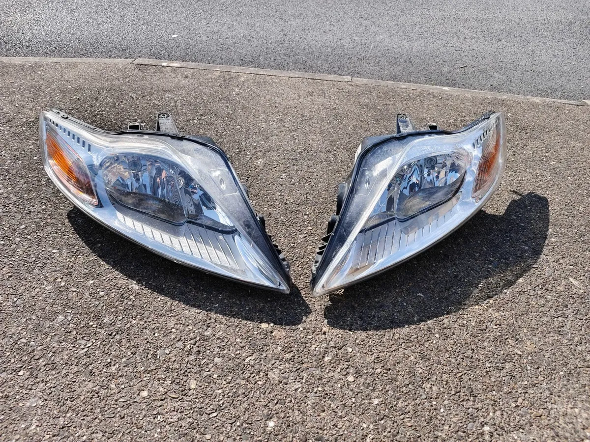 Ford Mondeo MK4 headlights - Image 1