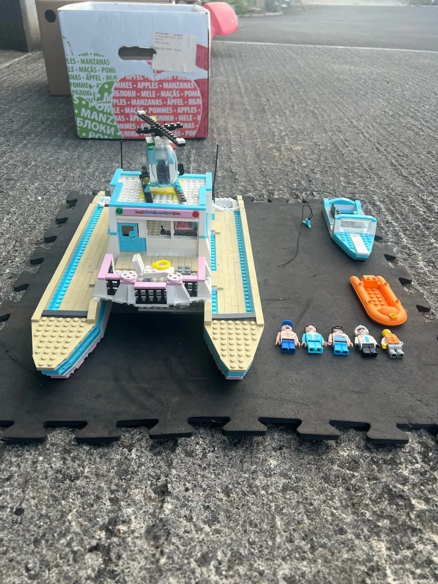 Lego catamaran - Image 1