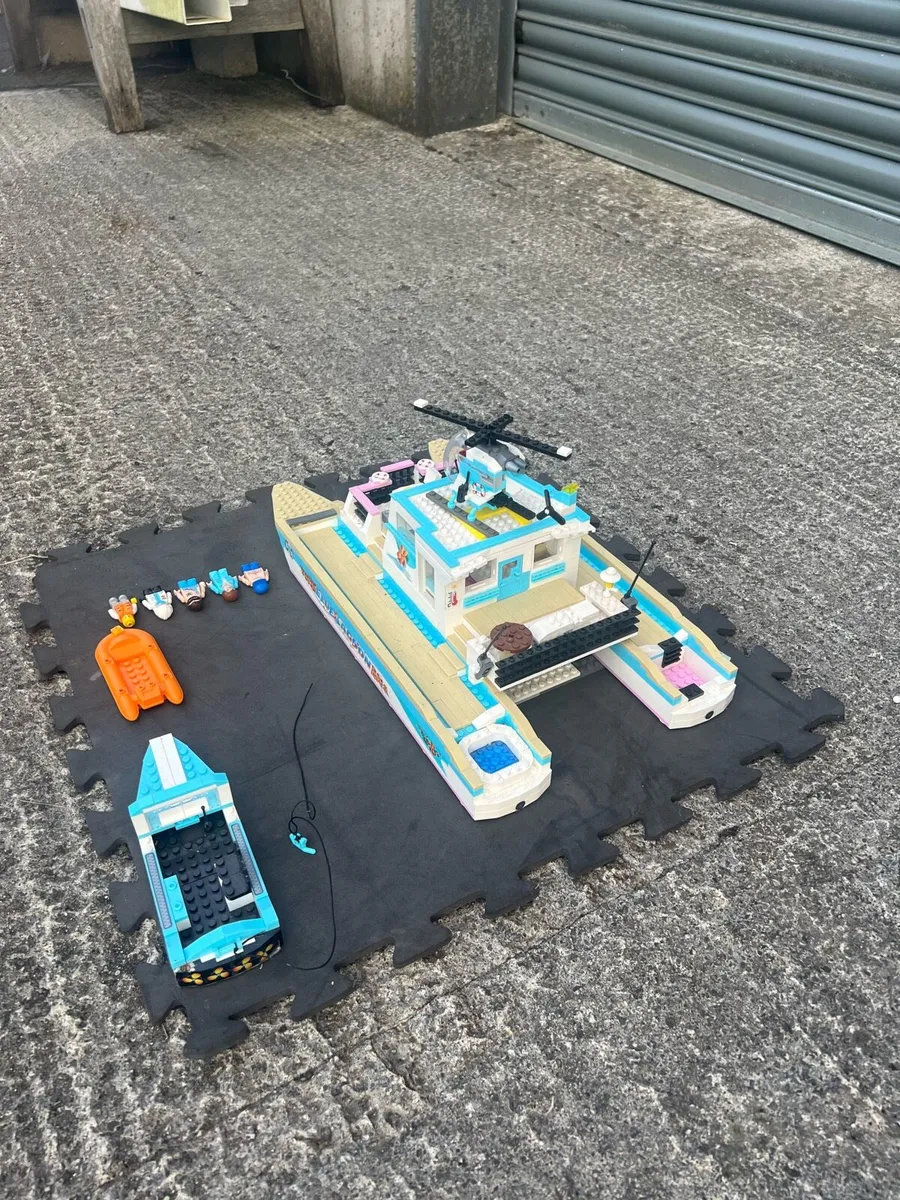 Lego catamaran - Image 2