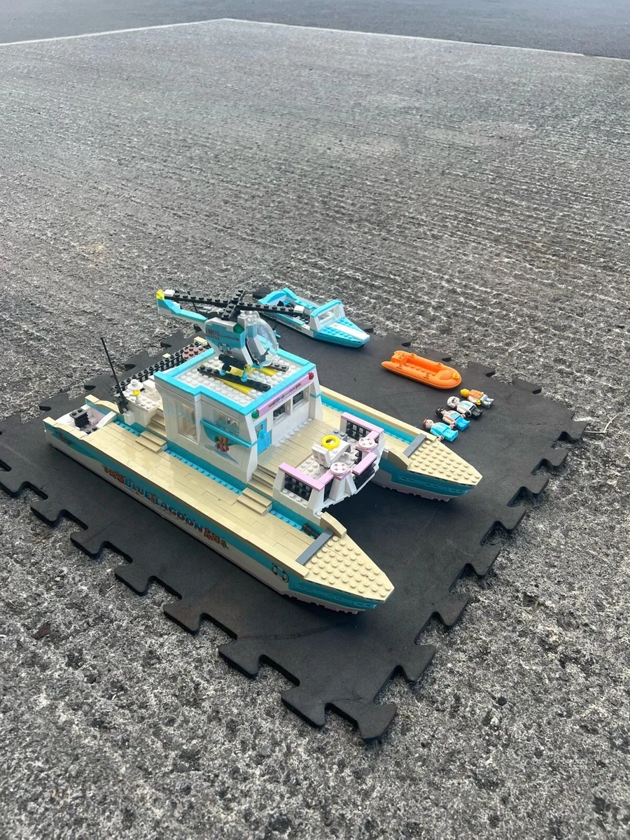 Lego catamaran - Image 3