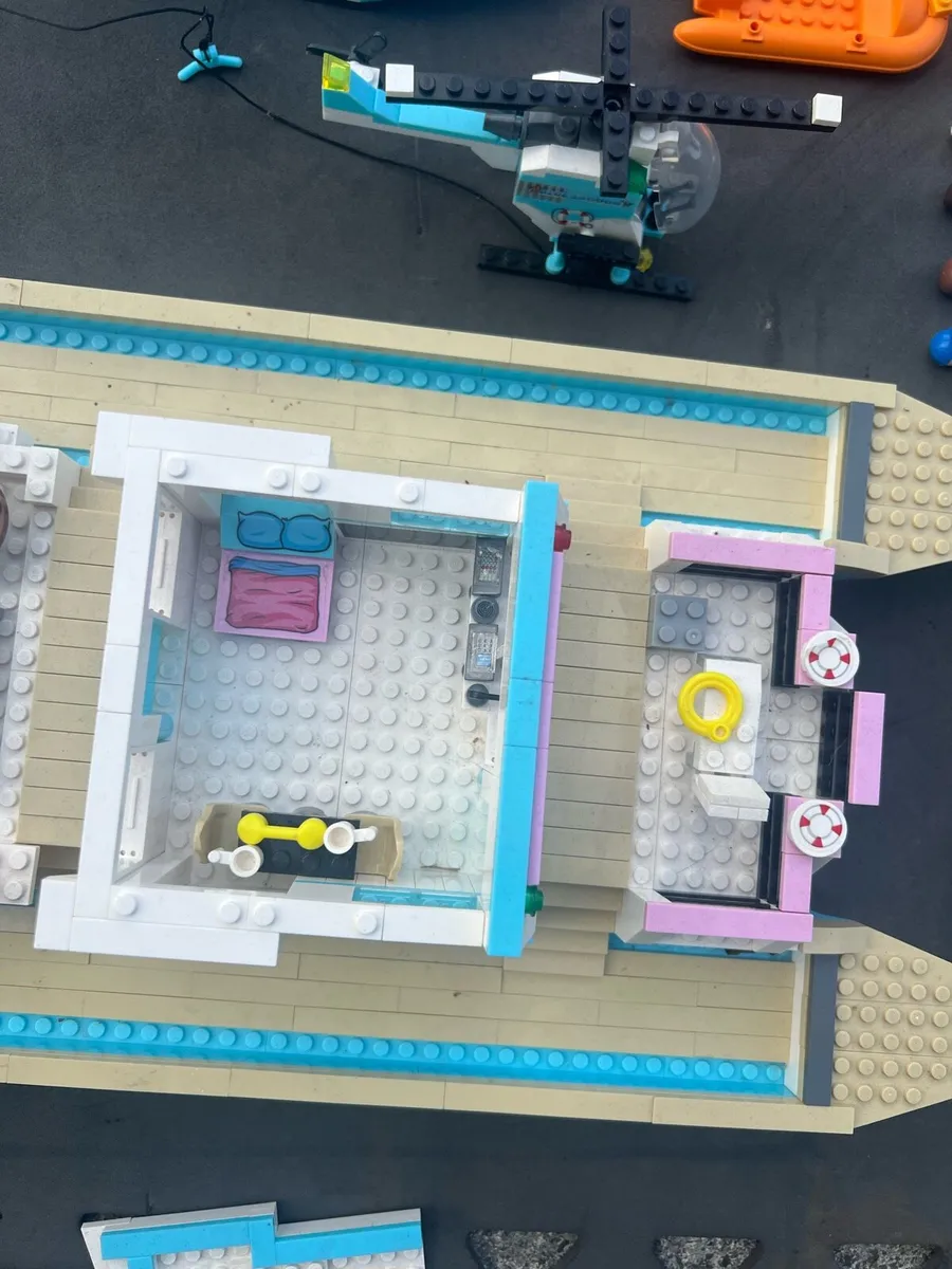 Lego catamaran - Image 4