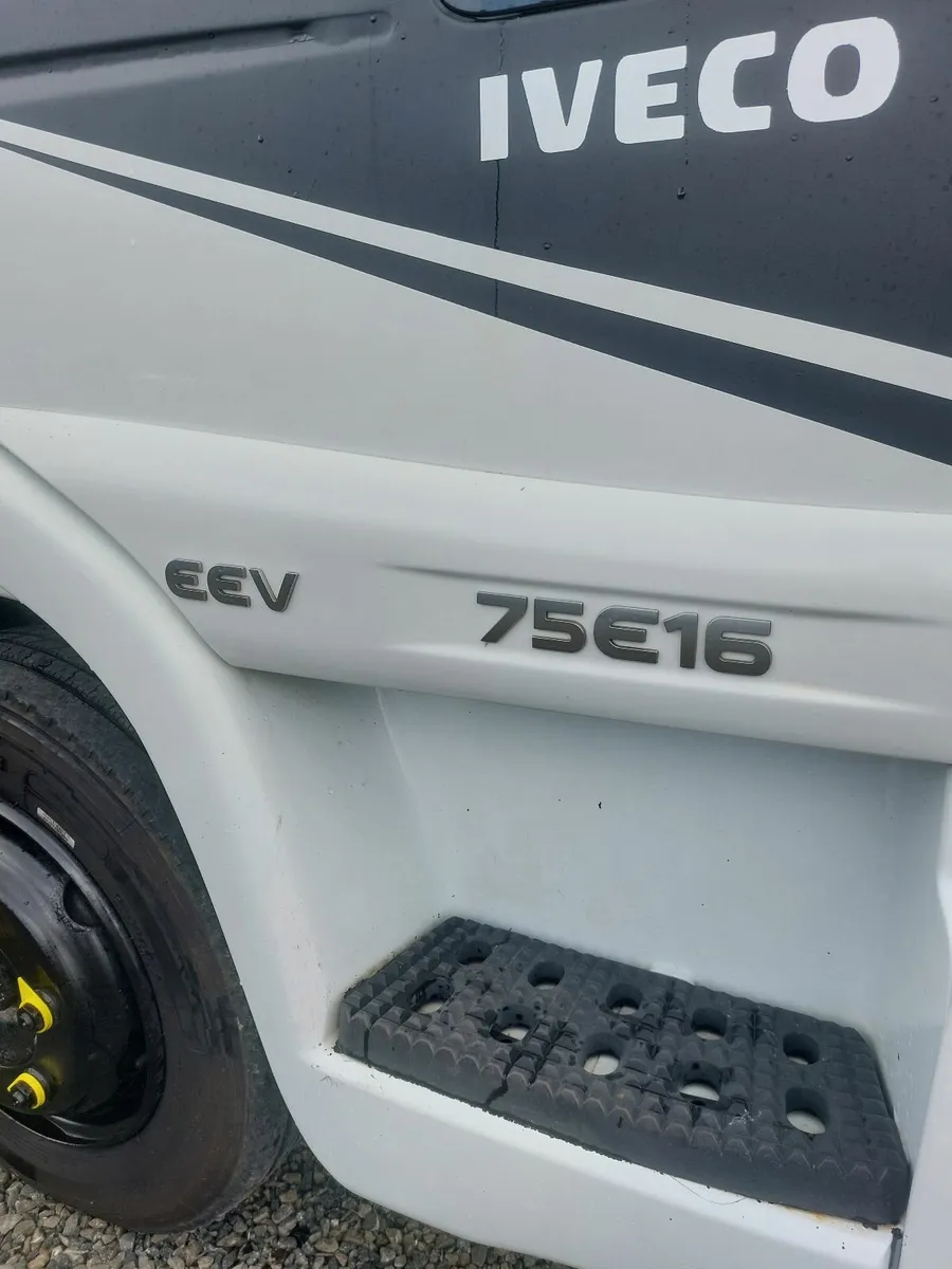 2011 Iveco Eurocargo Automatic  Tilt and slide - Image 2