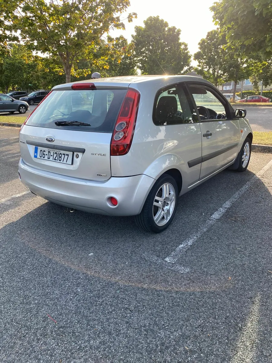 Ford fiesta - Image 2