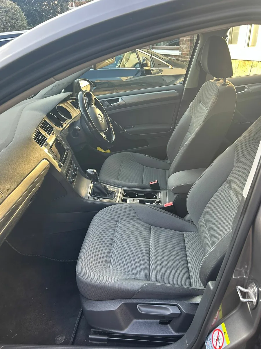Volkswagen Golf - Image 4