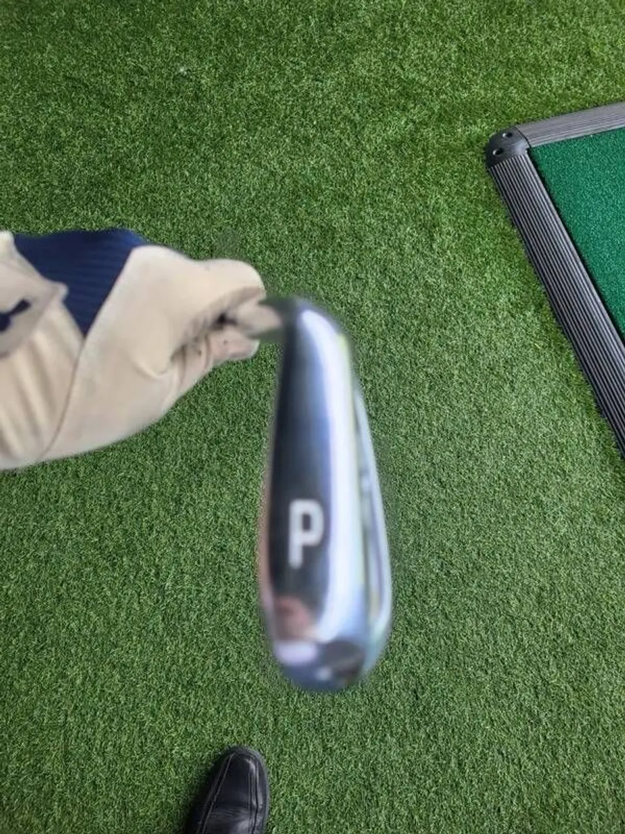 mizuno 243 irons - Image 1
