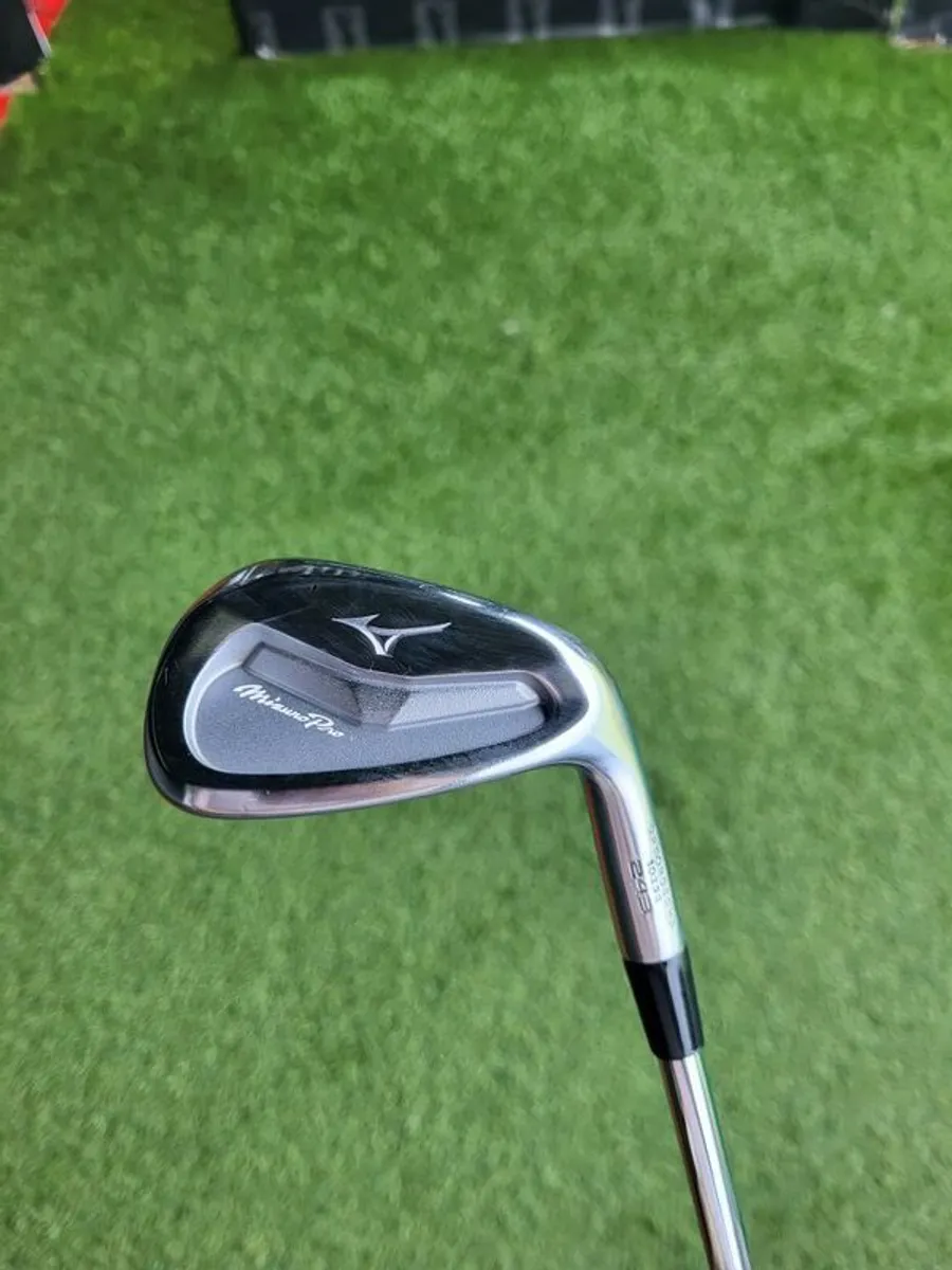 mizuno 243 irons - Image 3