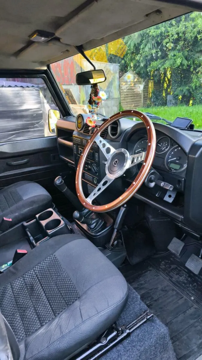 Defender 90 - Image 4