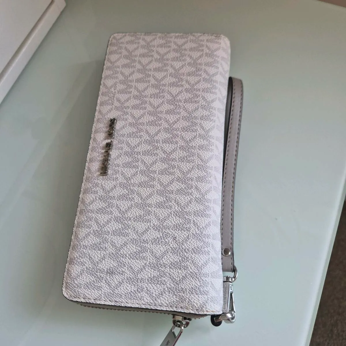Genuine wallet Michael Kors grey&white like new - Image 1