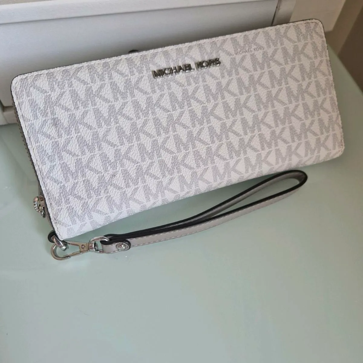 Genuine wallet Michael Kors grey&white like new - Image 3