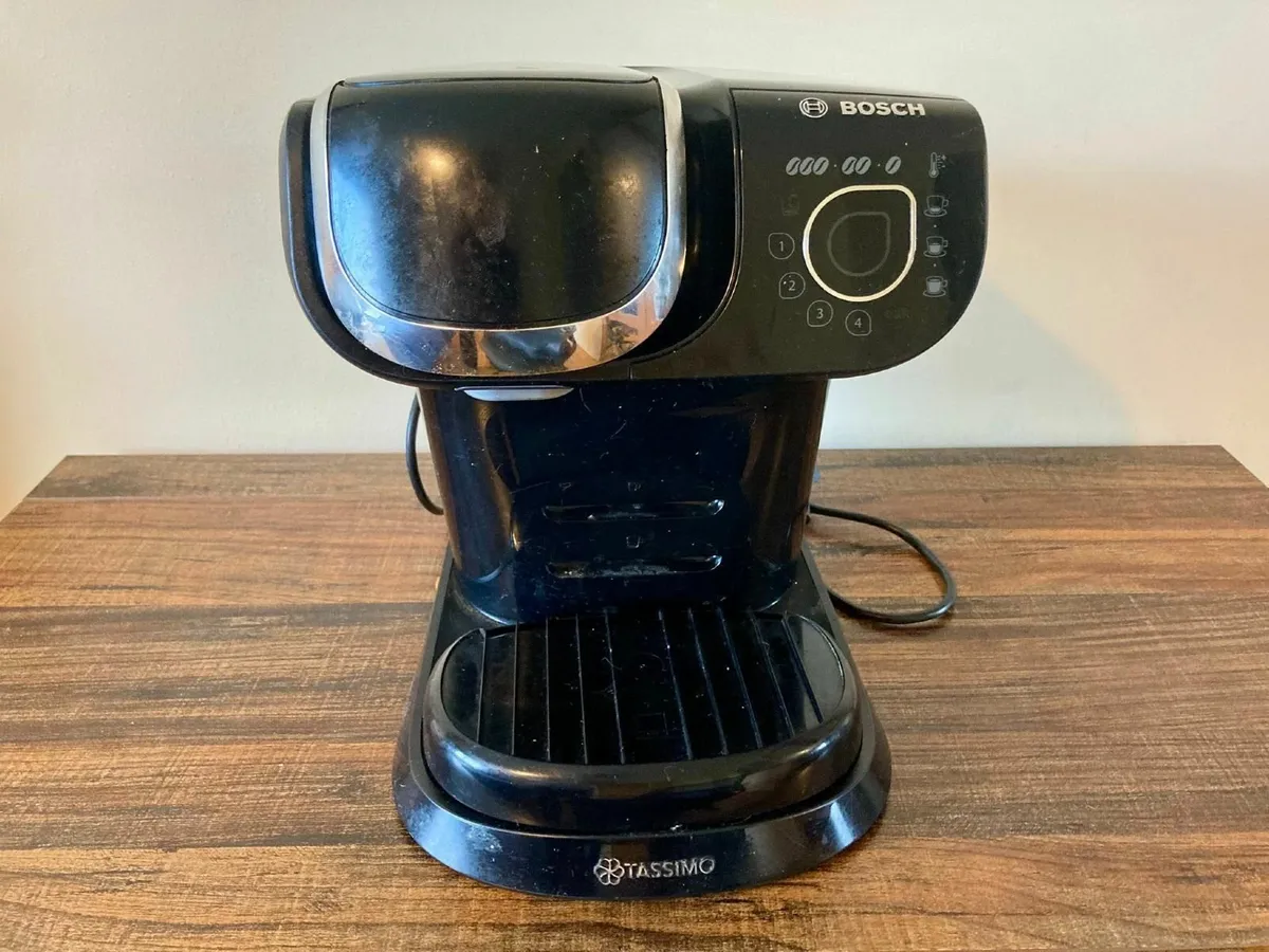 Bosch Tassimo Pod Coffee Machine + 6 Red Mugs - Image 1