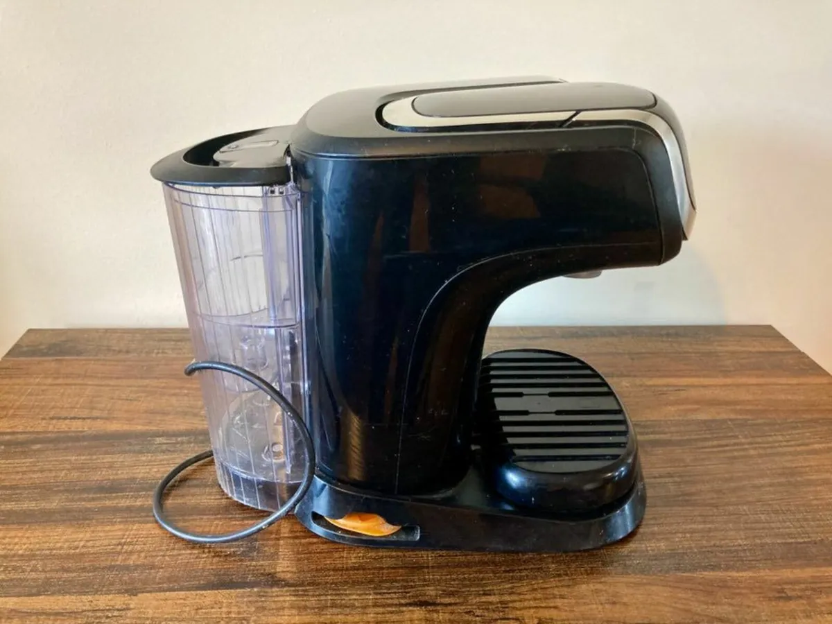 Bosch Tassimo Pod Coffee Machine + 6 Red Mugs - Image 4