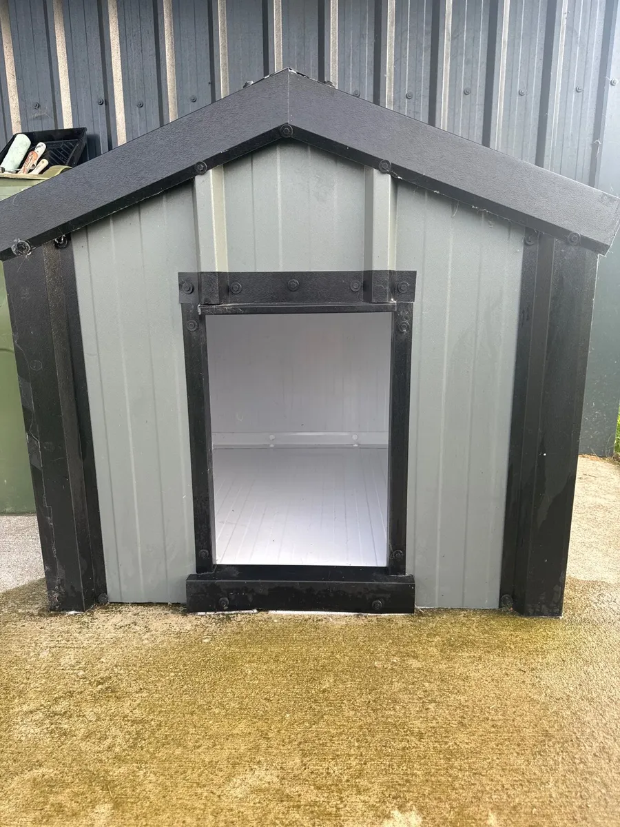 Large Insulated dog kennel - excellent condition. - Image 1