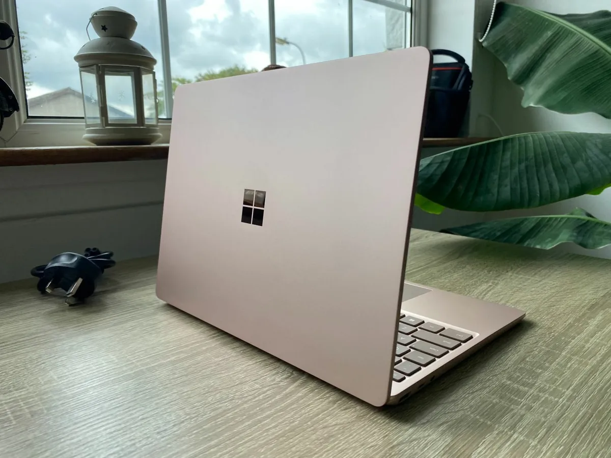 Microsoft Surface Go Laptop 12.4" Touchscreen - Image 2
