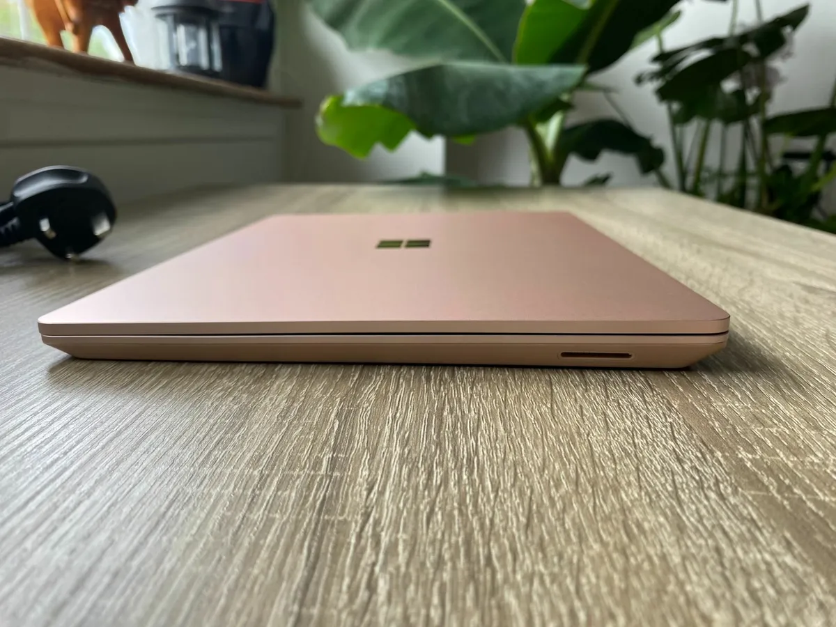 Microsoft Surface Go Laptop 12.4" Touchscreen - Image 3