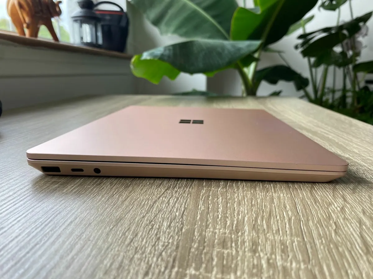Microsoft Surface Go Laptop 12.4" Touchscreen - Image 4