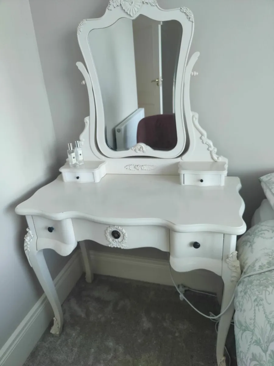 Dressing table - Image 1