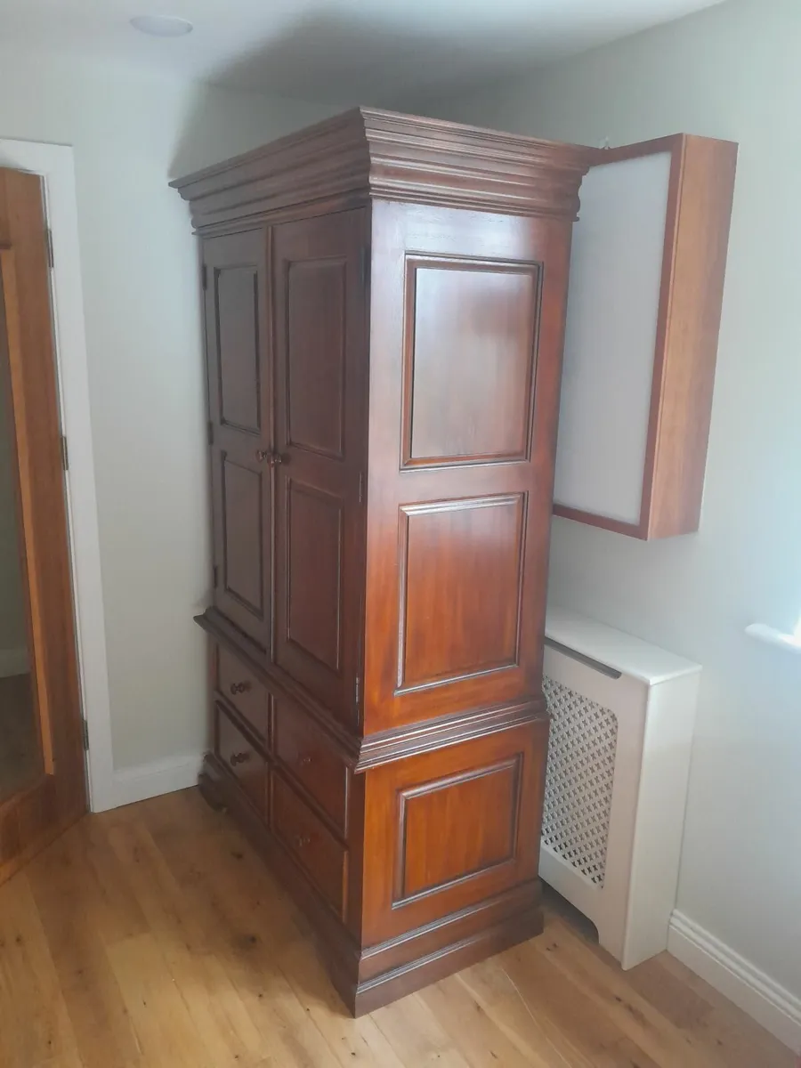 Wardrobe - Image 3
