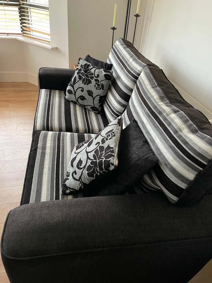 3 seater and 2 Seater Fabric Couch - Image 2