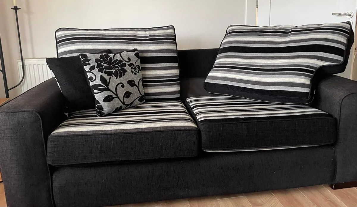 3 seater and 2 Seater Fabric Couch - Image 3