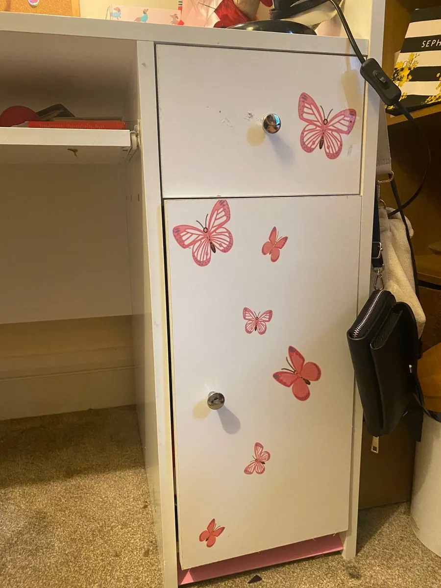 Kids desk for a girl - Image 2