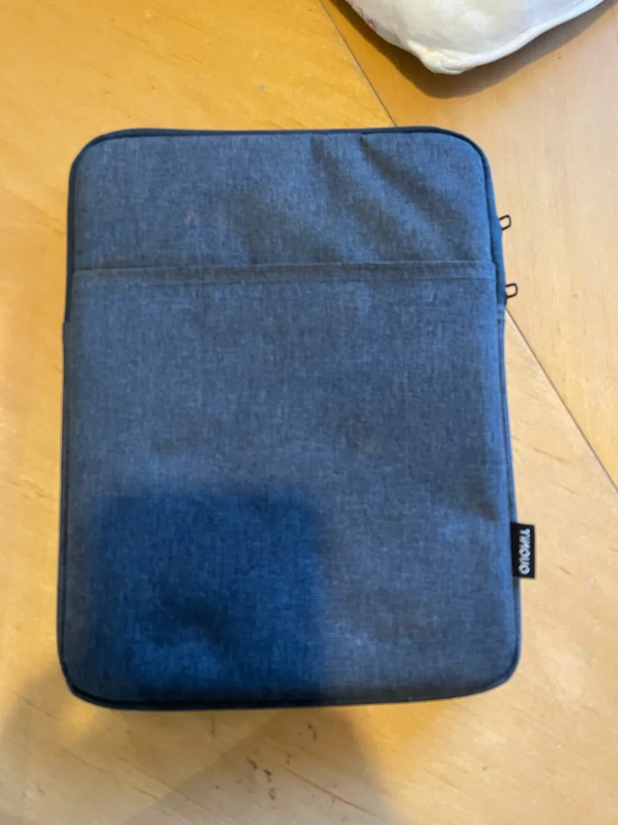 Tablet- IPad case 9 to 11 inches - Image 2