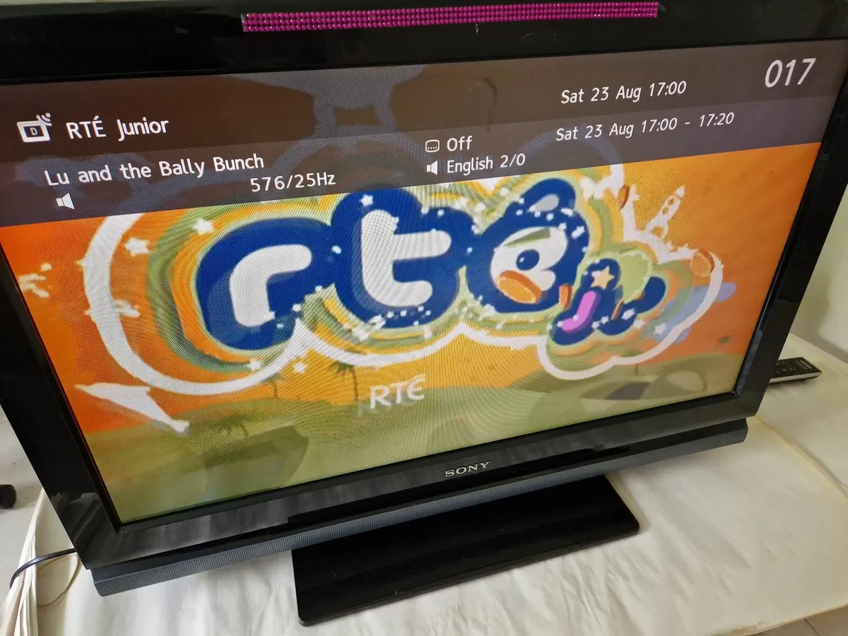 Sony 32 inch TV, Model KDL-32V4500, Saorview - Image 2