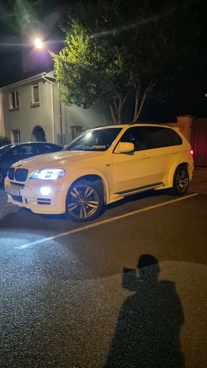 GENUINE BMW 20" ALLOYS AND GOOD TYERS ALL ROUND - Image 1