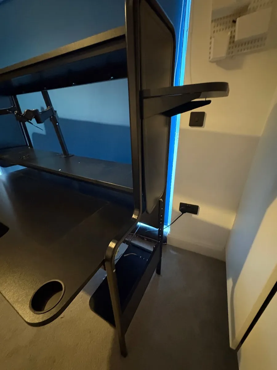 Gaming desk and monitor mount - Image 2
