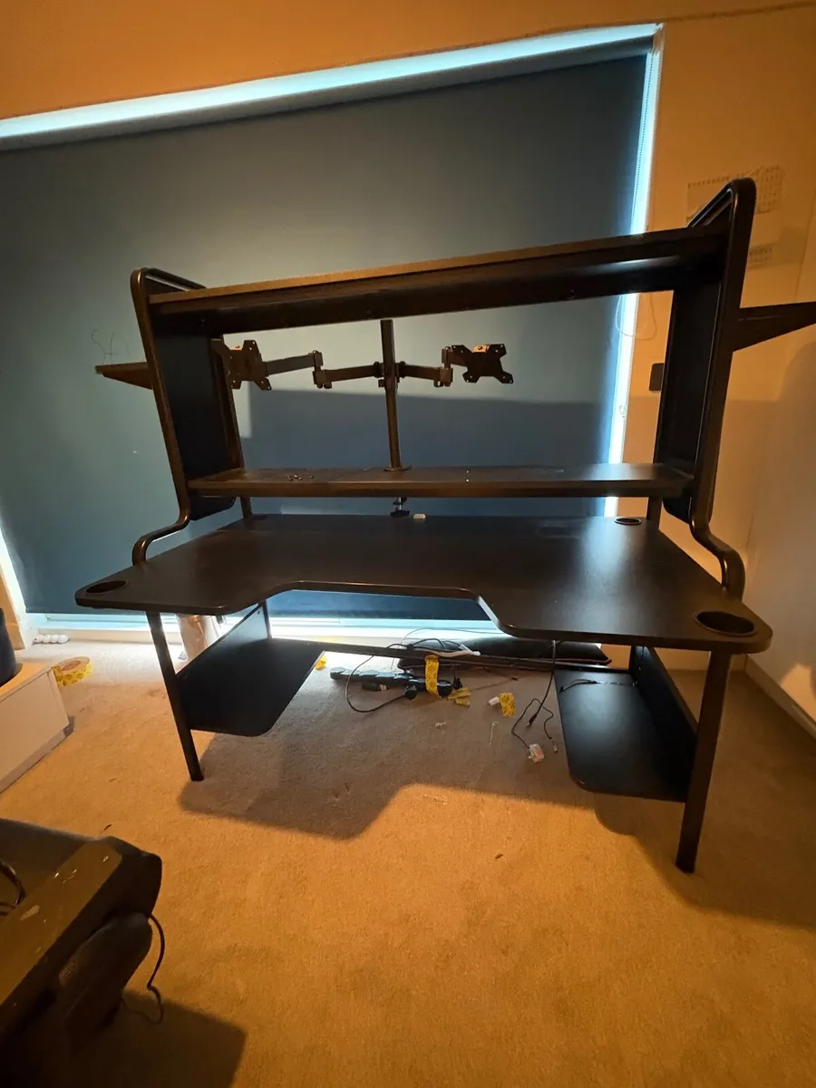 Gaming desk and monitor mount - Image 3