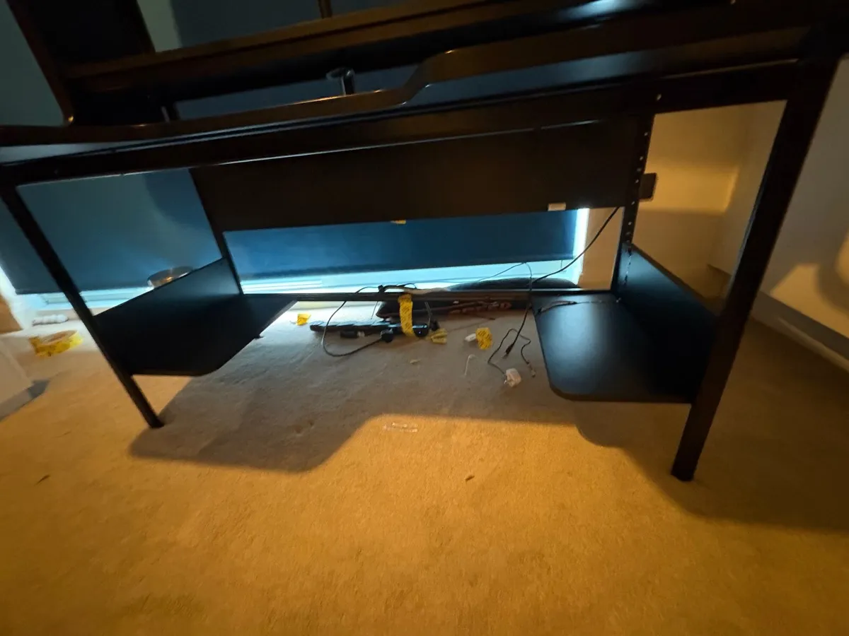 Gaming desk and monitor mount - Image 4