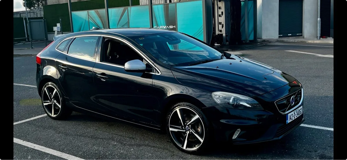 Volvo V40 **T5** Auto ** R Design*242bhp - Image 1