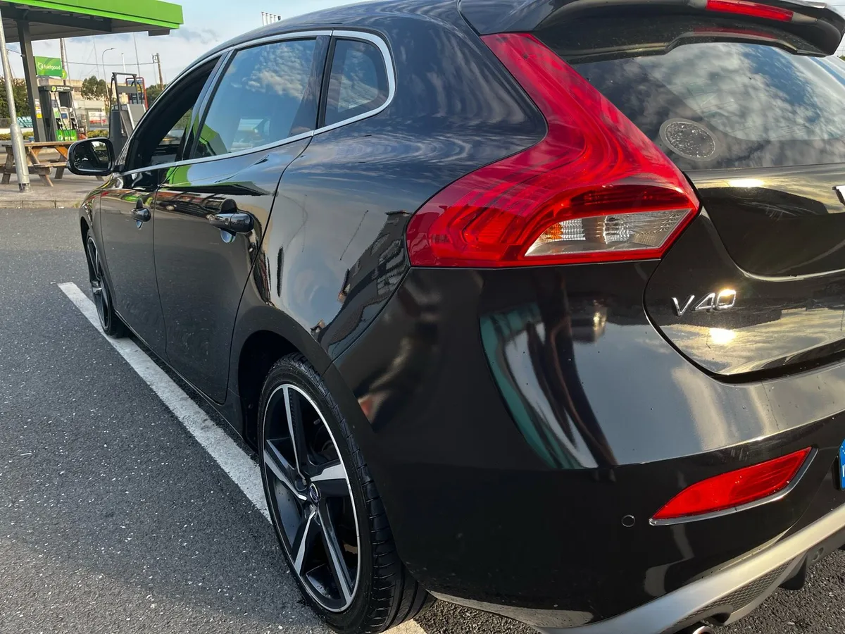 Volvo V40 **T5** Auto ** R Design*242bhp - Image 2