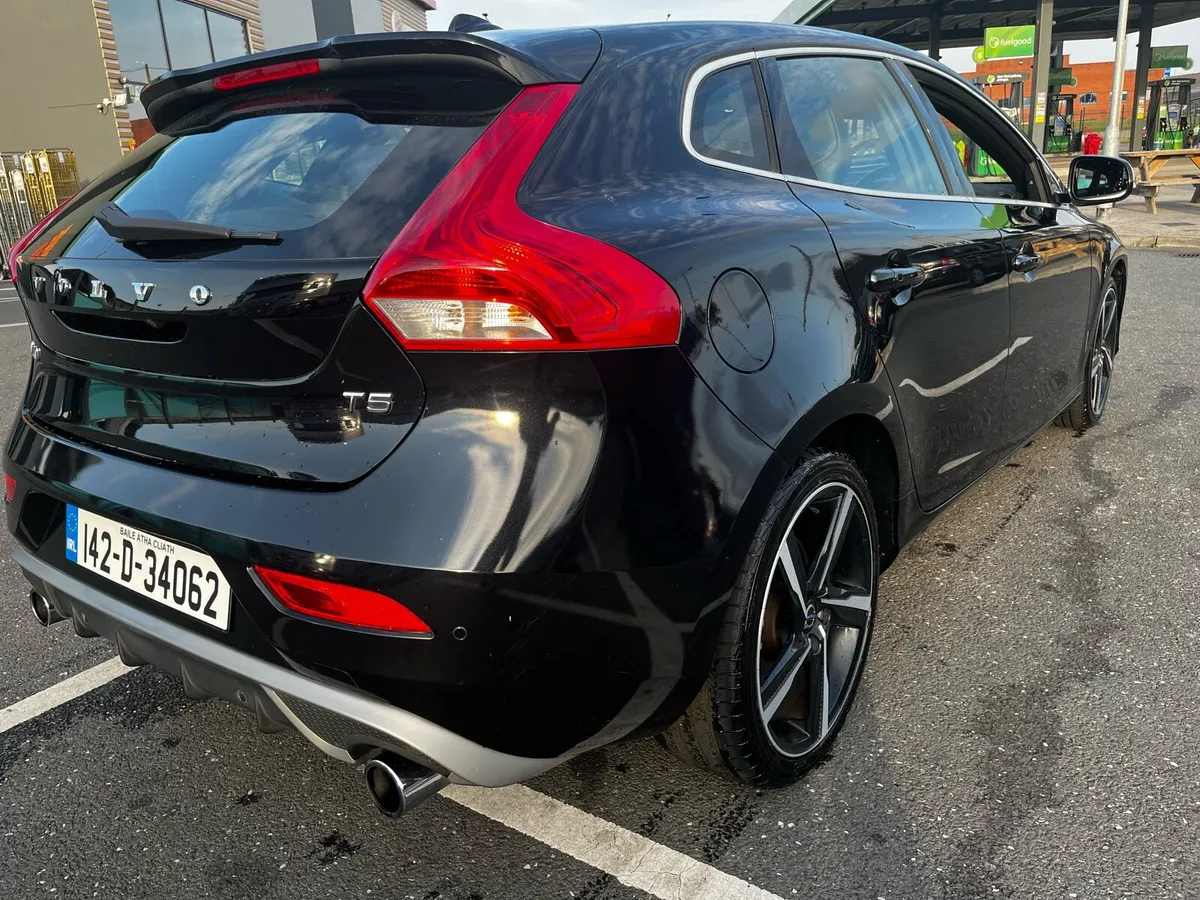 Volvo V40 **T5** Auto ** R Design*242bhp - Image 3