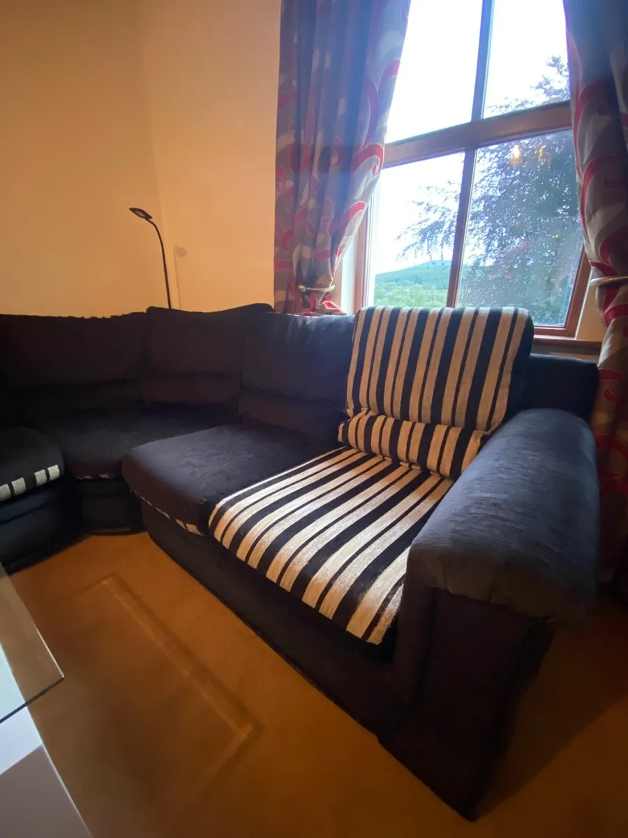 Large L Shaped couch - Image 4