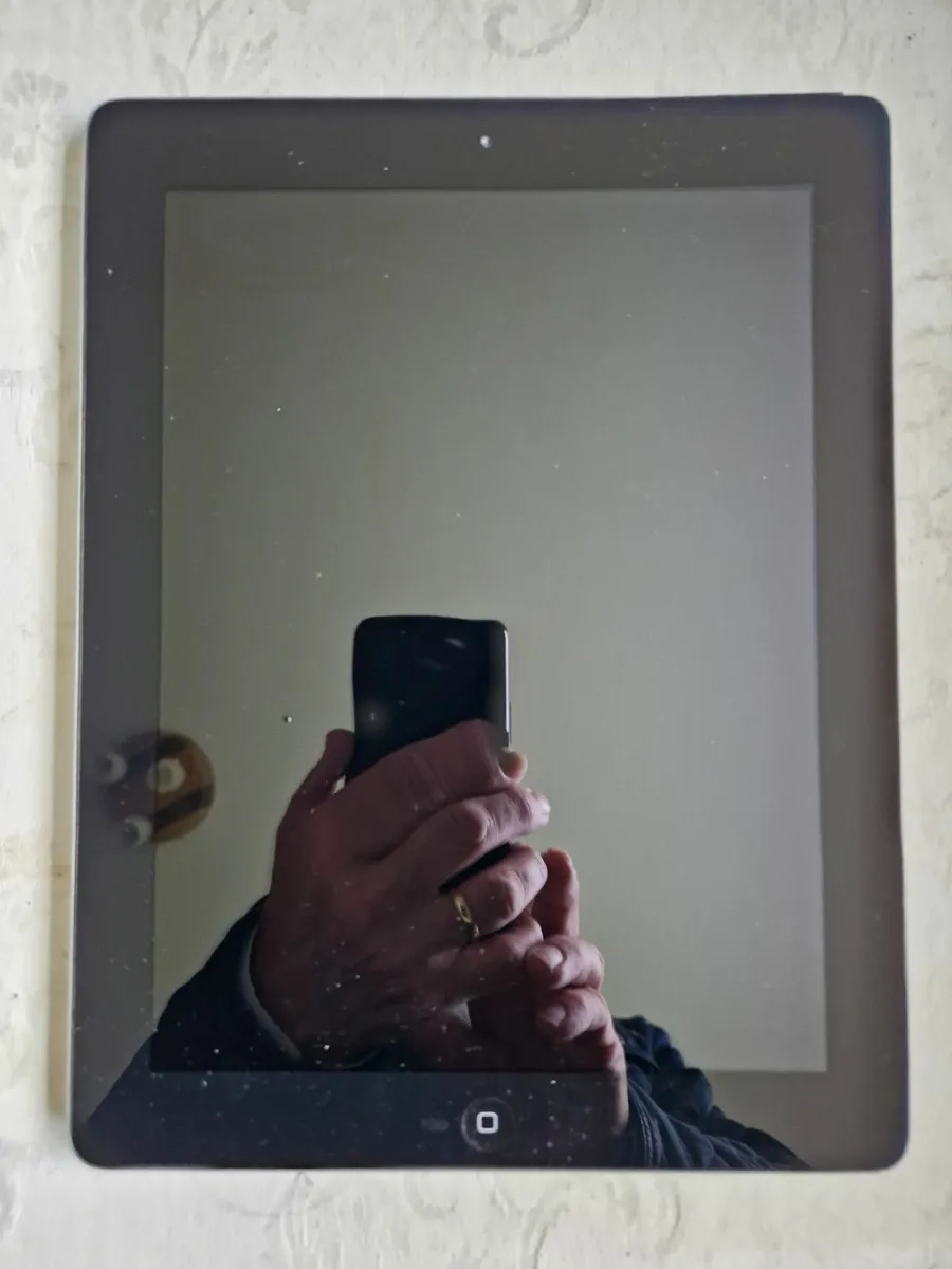 Apple iPAD 3rd Generation, 64GB, Black - Image 3