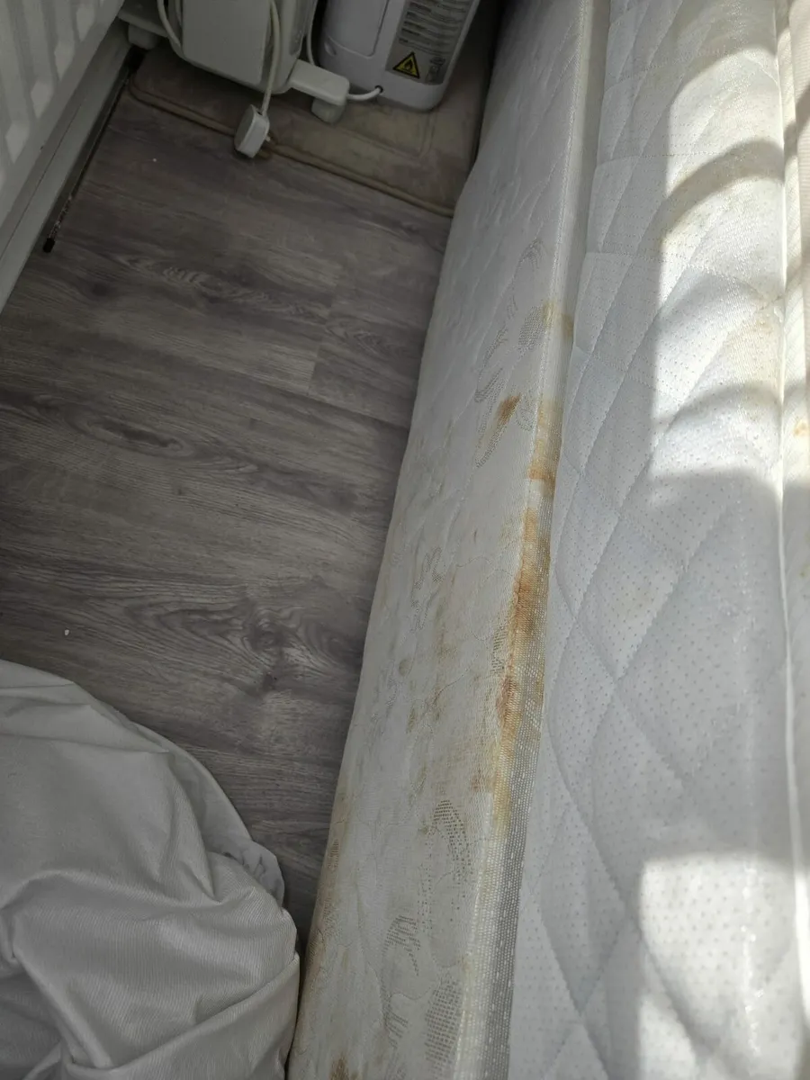 King bed mattress and base - Image 3