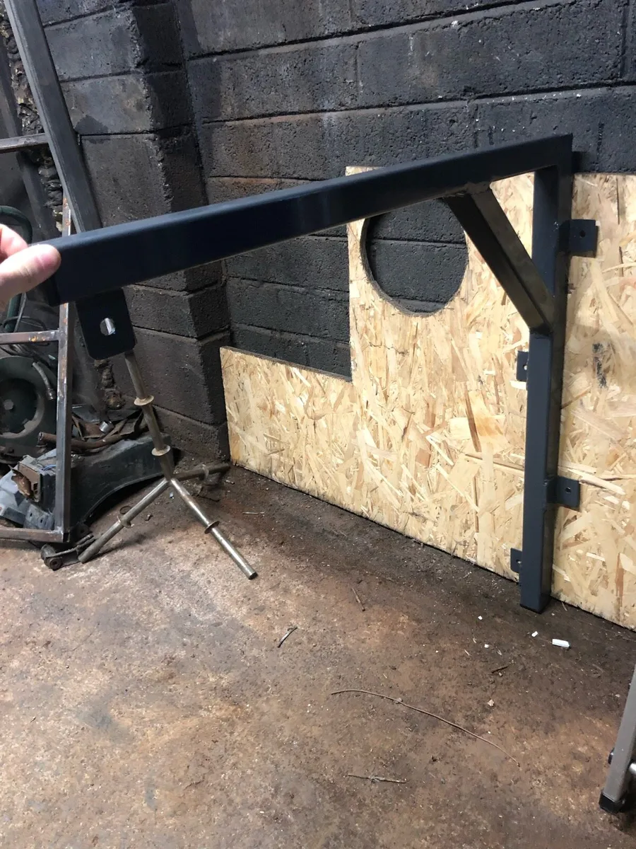 Boxing bag wall bracket - Image 1