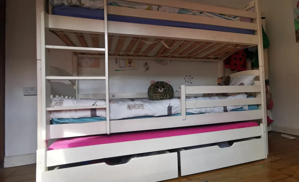 Bunk bed that saves you extra space - Image 1