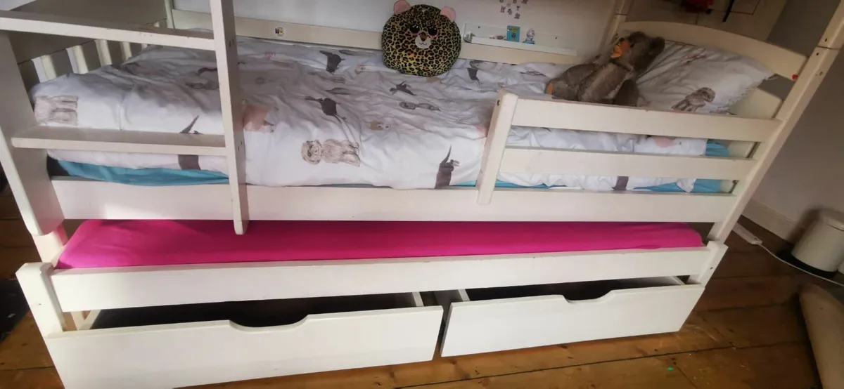 Bunk bed that saves you extra space - Image 4
